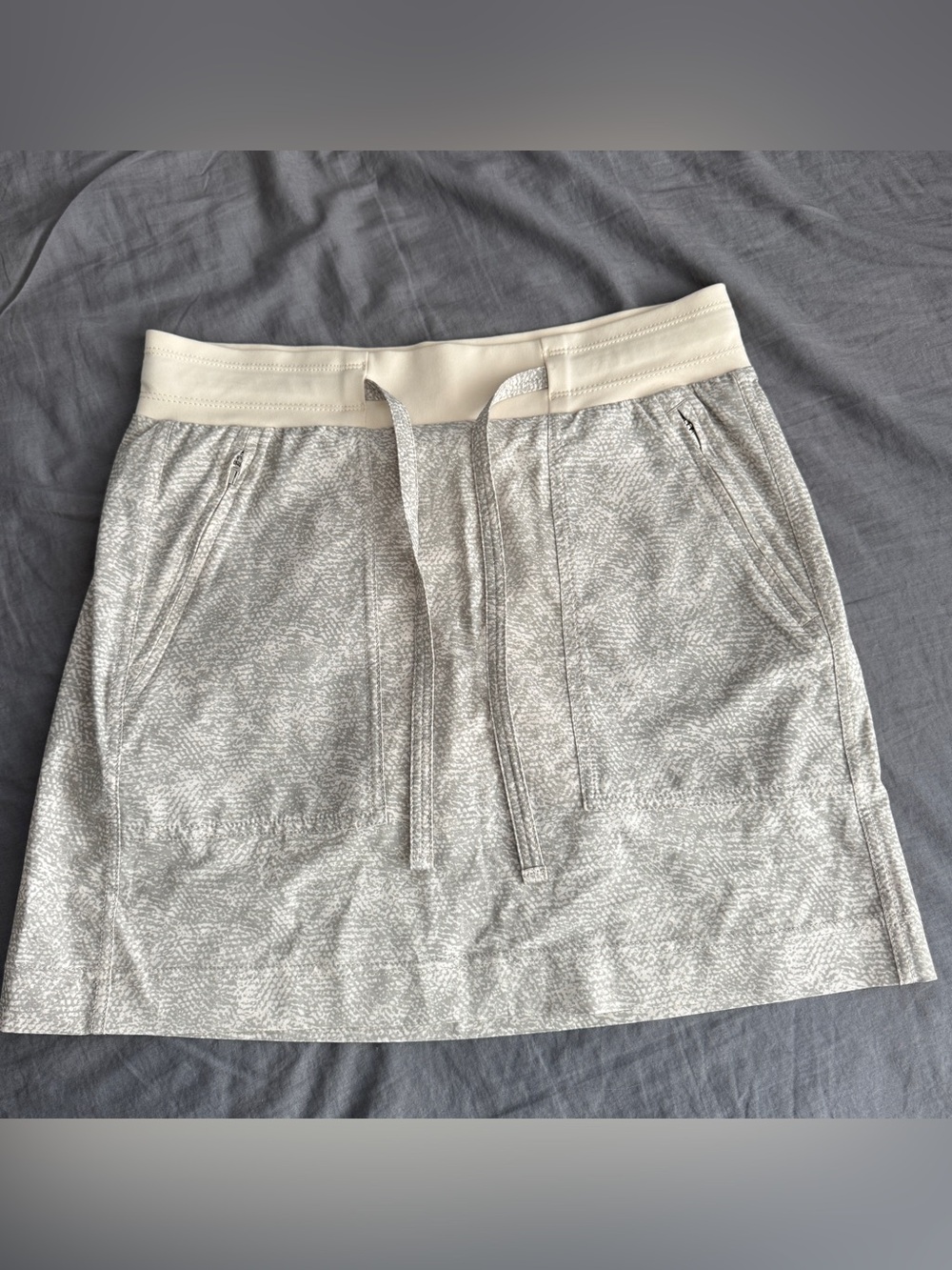 Light Gray Athleta Chelsea Printed Cargo Skort Size 6